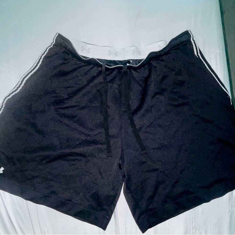 Under Armour Black Athletic Shorts Elastic Waistband